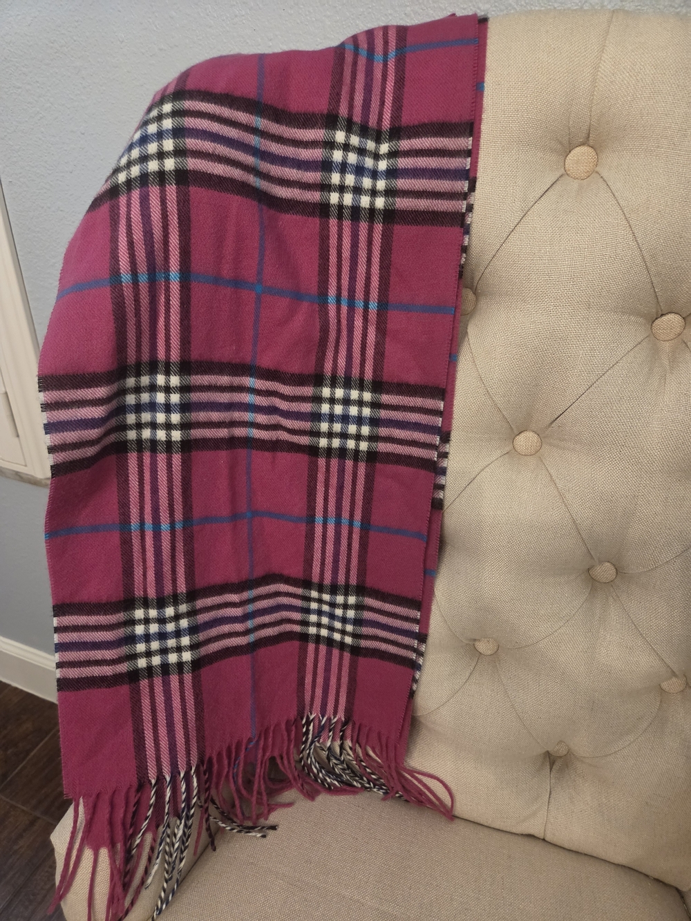 V. FRAAS Cashmink Magenta Plaid Fringe Scarf